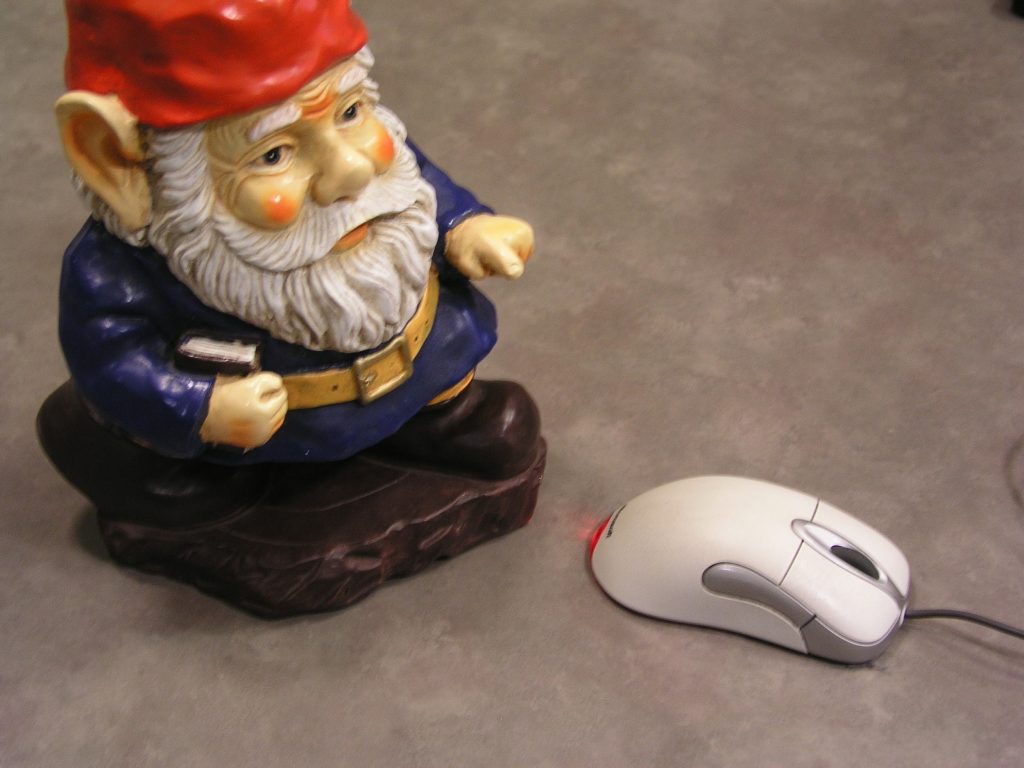 Gnome with mouse
